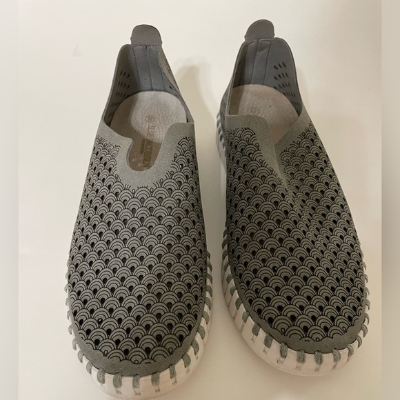 ILSE JACOBSEN Womens Gray Tulip Laser Cut Slip On Rubber Sole Shoe Size 36 - Picture 6 of 16